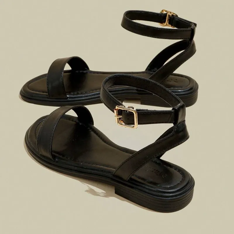 Sandalias Planas con Tiras y Broche Dorado L14-336N
