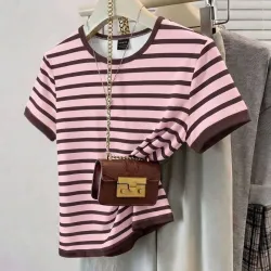 Camiseta rosa de con estampado de rayas L1573