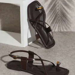 Sandalias de Dedo con Adorno Metálico Dorado y Plateado L1430
