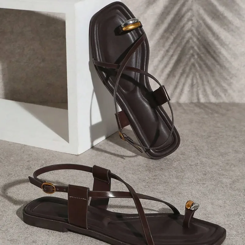 Sandalias de Dedo con Adorno Metálico Dorado y Plateado L1430