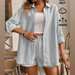 Set de camisa de manga larga a rayas y pantalones cortos 