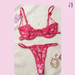 Set de lenceria con bordado de corazón