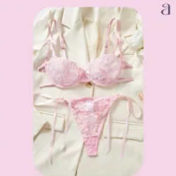 Set de lenceria con bordado de corazón