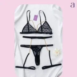 Set de lencería de malla con cadenas
