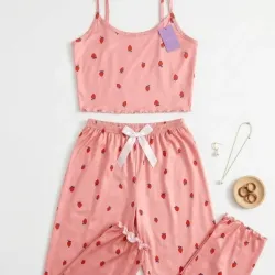 Set de pijama camiseta de tirantes y pantalón con estampado de fresa