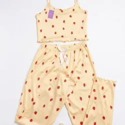 Set de pijama camiseta de tirantes y pantalón con estampado de fresas