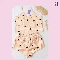 Set de pijama de satén con estampado de corazones