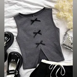  Top con abertura delantera y decoración con lazo