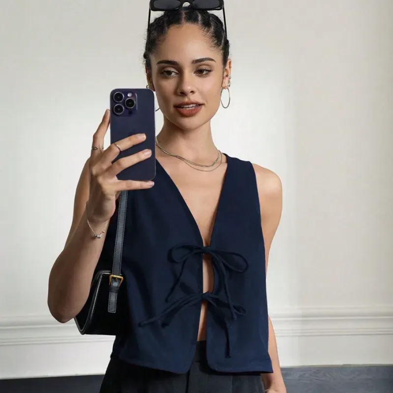 Top de tirantes holgado y de ajuste suelto con nudo en la parte delantera