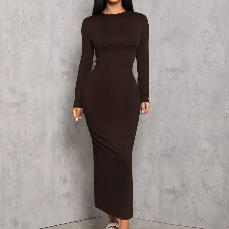 Vestido de manga larga unicolor con cintura plisada