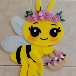 Abeja con cesta