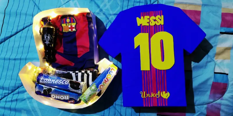 Caja de cartulina con luces(Messi)
