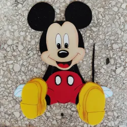 Mickey sentado
