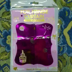 Cortina fucsia de cuadros (feliz cumpleaños)