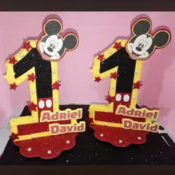 Letra o número 2D con nombre 