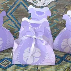 Cestica en forma de vestido