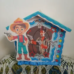Piñata casita vaquero