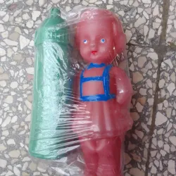 Muñeca con biberón 