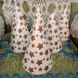 Juego de 6 gorros (blancos con estrellas doradas)