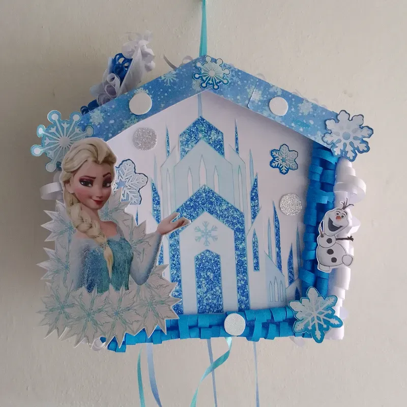 Piñata casita con papel creppe 