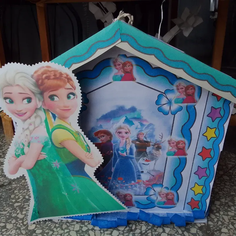 Piñata casita Frozen