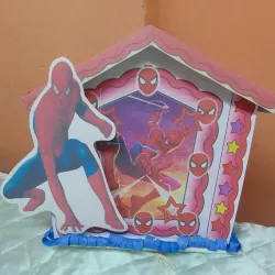 Piñata casita Spiderman 