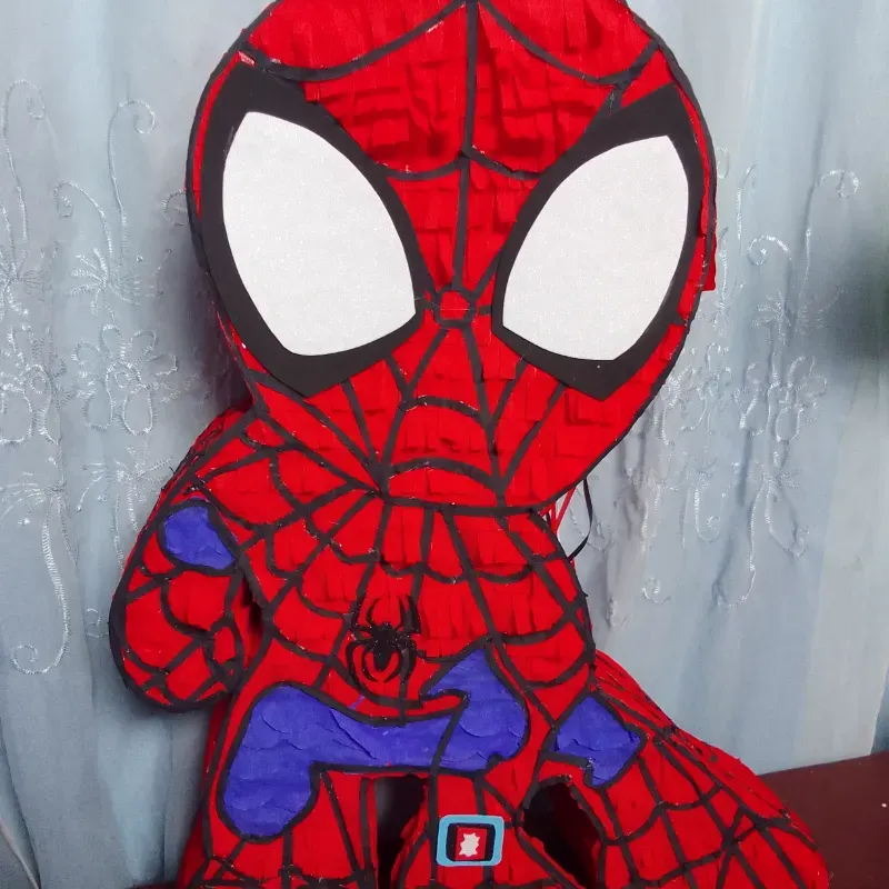 Piñata forma de animado (papel creppe)