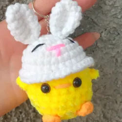 Pollito c/sombrero de conejito