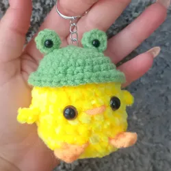 Pollito c/sombrero de ranita