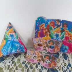 Set 10 gorros y 10 gafitas Princesas 