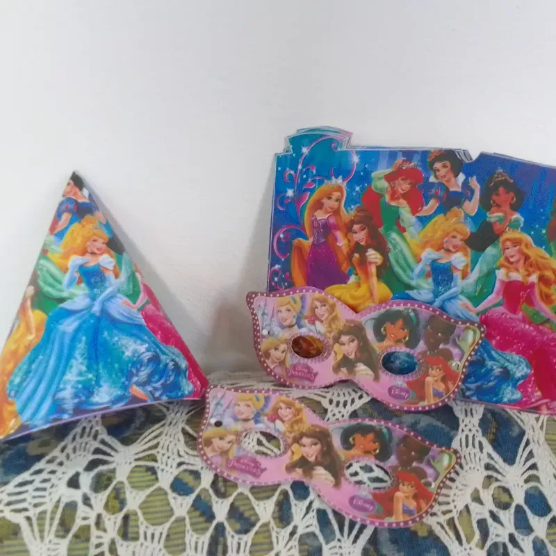 Set 10 gorros y 10 gafitas Princesas 