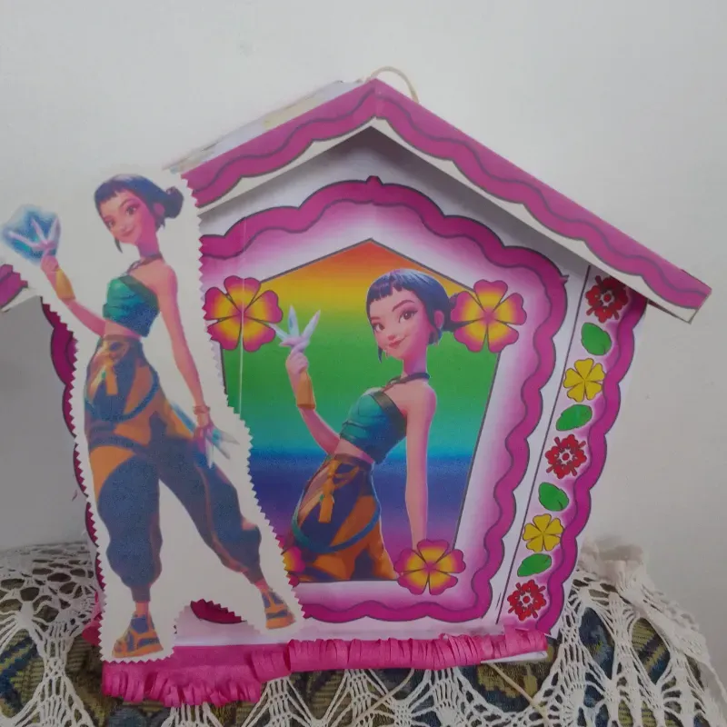 Piñata casita Guerreras Kpop (Zoe)