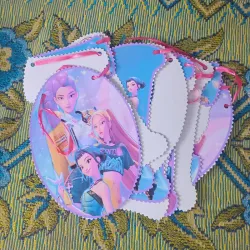 Cartel Felicidades guerreras K-pop