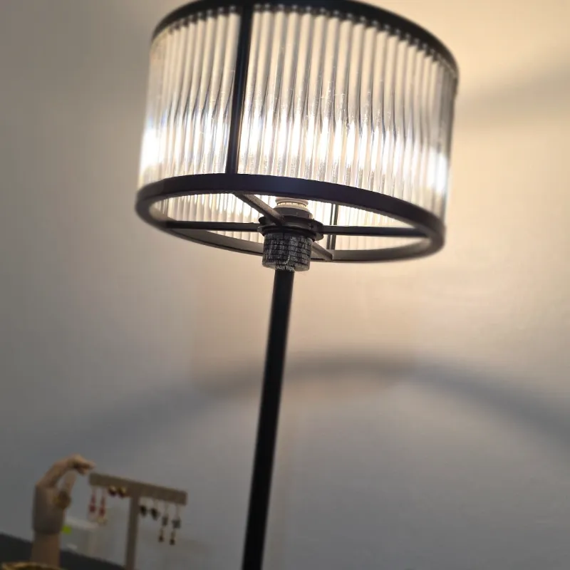 Lámpara metal para mesa