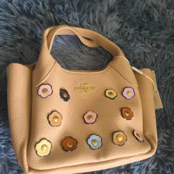 Cartera Coach