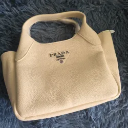 Cartera Prada