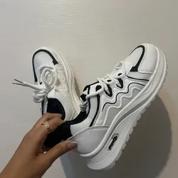 Tenis azules y blanco