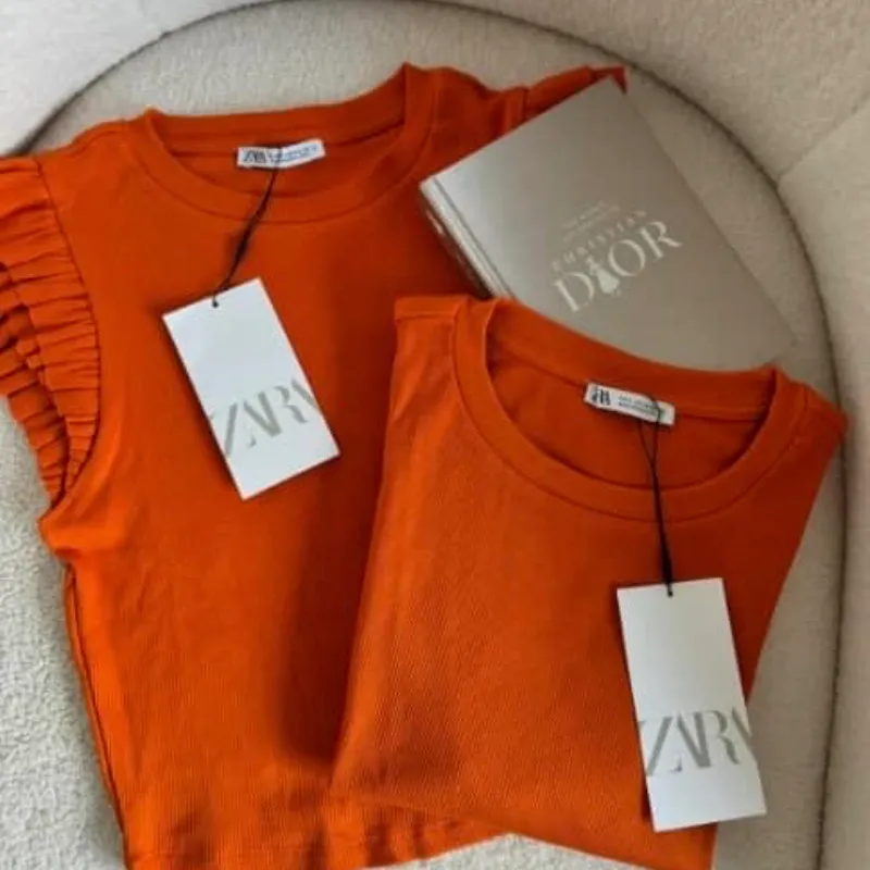 Blusa naranja ZARA 
