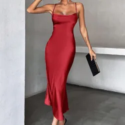 Vestido de satin rojo tiras en la espalda 