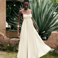 Vestido largo amarillo, tela plisada 