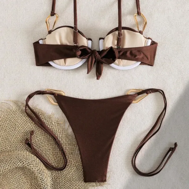 Bikini- accesorios metálicos/ Café oscuro