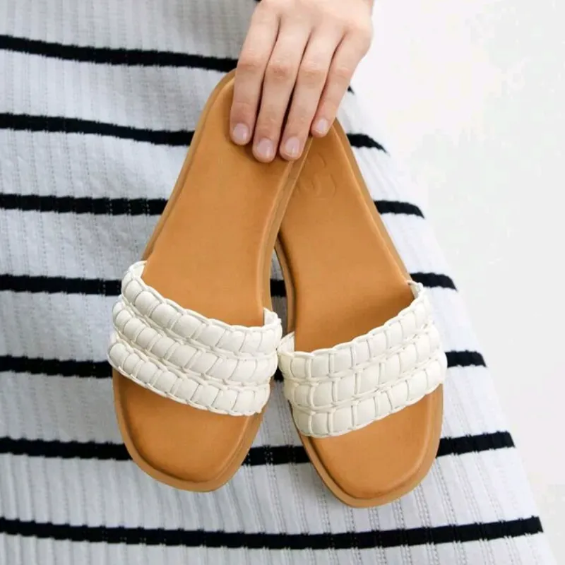BIZCHIC Sandalias planas/Blanco