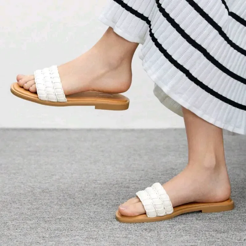 BIZCHIC Sandalias planas/Blanco