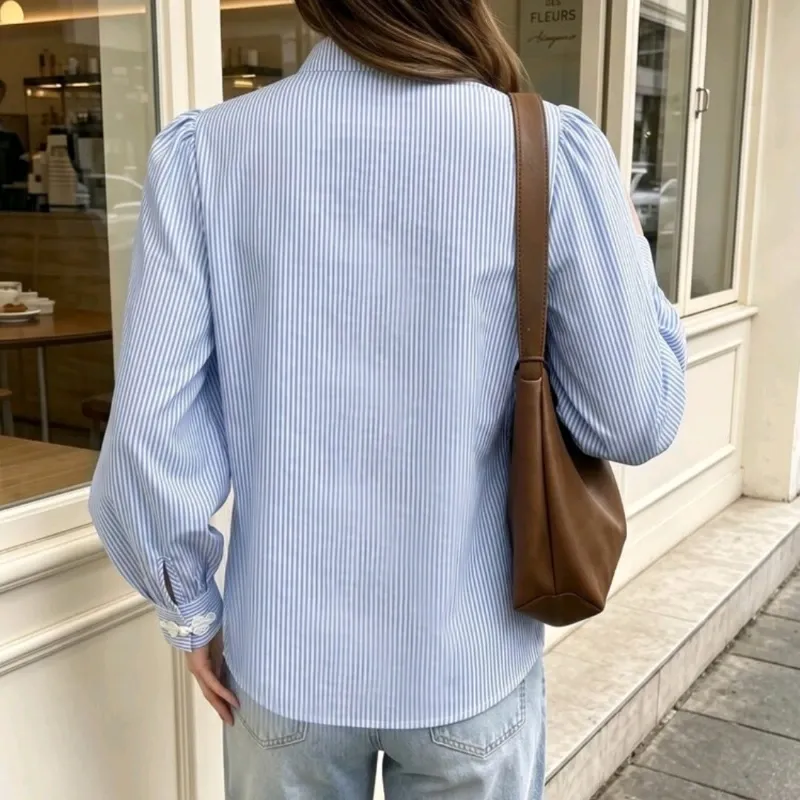 Blusa Azul Rayas Nudos Chinos