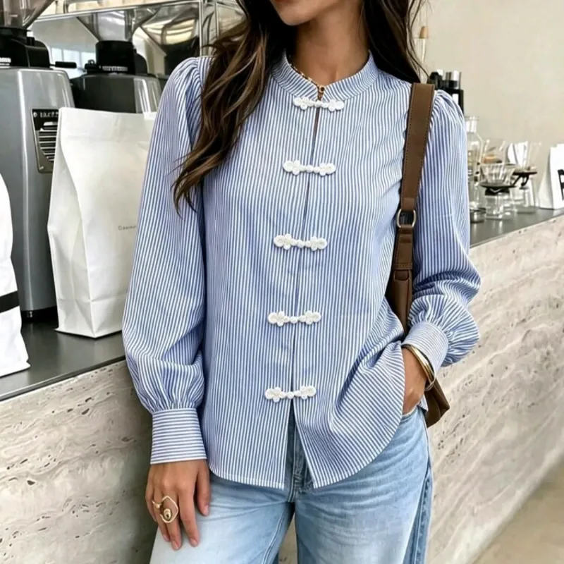 Blusa Azul Rayas Nudos Chinos