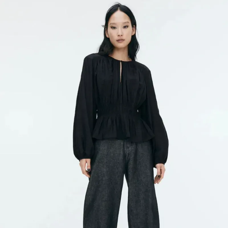 Blusa con detalle de fruncido/H&M 