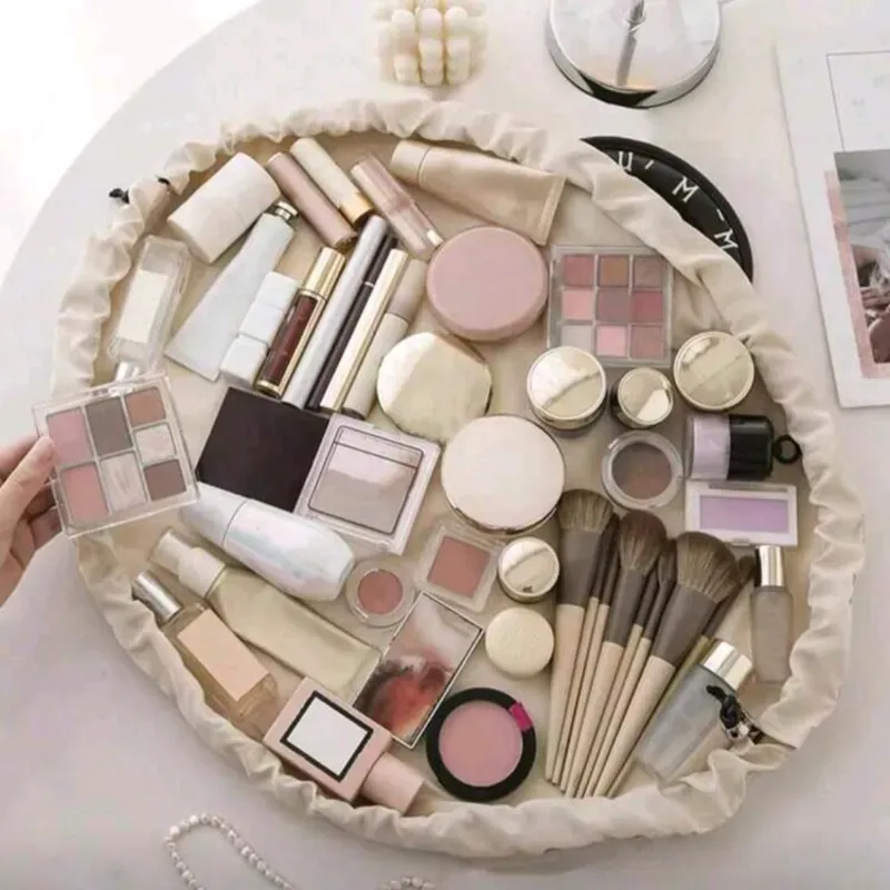 Bolsa maquillaje/ Blanco-negro