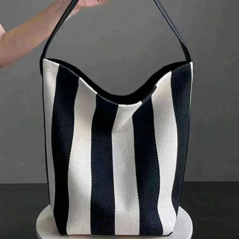 Bolso de lona a rayas de moda