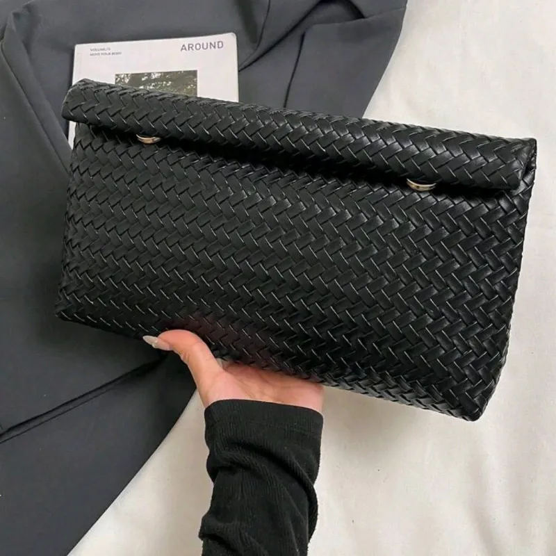 Bolso de mano estampado cocodrilo/ Negro