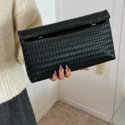 Bolso de mano estampado cocodrilo/ Negro